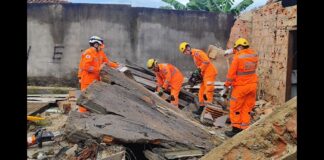 MG: laje desaba em obra, esmaga trabalhador, mas Corpo de Bombeiros o resgata ainda com vida MG: Laje desaba em obra, esmaga trabalhador, mas Corpo de Bombeiros o resgata ainda com vida