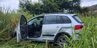 Carro capota na BR-381, 2 mulheres ficam feridas e criança que estava na cadeirinha sai ilesa Capotamento na BR-381 deixa 2 mulheres feridas; criança que estava na cadeirinha sai ilesa