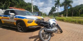 BR-356: em moto com placa suprimida (prática ligada ao grau), condutor tenta fugir da PMRv em Itabirito BR-356: em moto com placa suprimida (prática ligada ao grau), condutor tenta fugir da PMRv em Itabirito