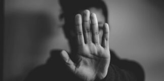 Mariana: após apalpar nádega de mulher trans, homem ameaça vítima e GCMs, e acaba preso Mariana: após apalpar mulher trans, homem ameaça vítima e GCMs, e acaba preso