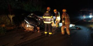 MG, BR-365: acidente entre 2 caminhonetes e 2 carros mata 2 pessoas MG, BR-365: acidente entre 2 caminhonetes e 2 carros mata 2 pessoas