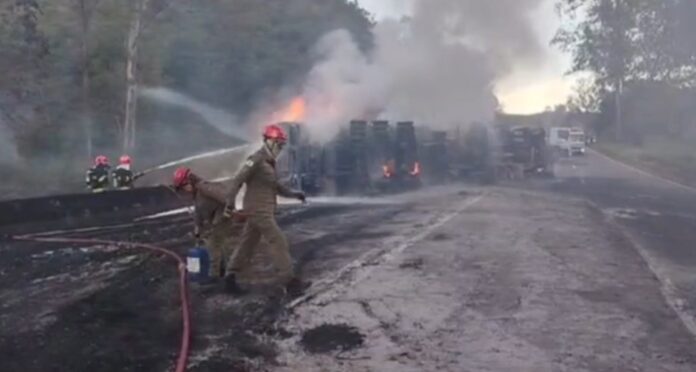 Itabirito, BR-040, Curva da Celinha, fogo em caminhão-tanque: motorista pulou e não houve morte