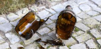 Mariana proíbe uso consumo de bebidas em vidro no Carnaval 2025 Mariana proíbe uso de recipientes de vidro no Carnaval 2025