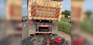 BH: de moto, casal fica gravemente ferido após tentar trafegar entre carreta e caminhão no Anel Rodoviário BH: de moto, casal fica gravemente ferido após tentar trafegar entre carreta e caminhão no Anel Rodoviário