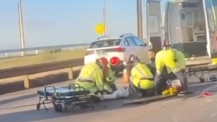 Motociclista tem perna amputada após colisão com carro na BR-381, em Betim