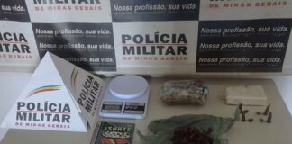 PM prende dupla e apreende moto, skank, além de barras de maconha e cocaína em Mariana PM prende dupla e apreende motocicleta, skank, além de barras de maconha e cocaína em Mariana