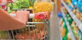 Menos de R$ 10 de diferença: cesta básica em BH é quase metade do salário mínimo Inflação: cesta básica já custa metade do salário mínimo em BH