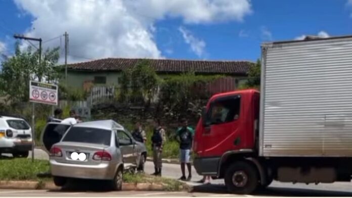 Ouro Preto, BR-356: colisão entre caminhão e carro faz 3 vítimas, entre elas uma criança