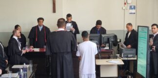 Pedreiro que deu 2 facadas em homem na lanchonete Trop Sucos é julgado pelo Tribunal do Júri, em Itabirito Pedreiro que deu 2 facadas em um homem no Trop Sucos é julgado pelo Tribunal do Júri, em Itabirito