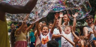 Itabirito: Festival de Bolhas Gigantes será na Praça do Centenário, e não na Praça da Estação Itabirito: Festival de Bolhas Gigantes será na Praça do Centenário, e não na Praça da Estação