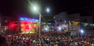 Axé contagiante: Ara Ketu faz a festa no 5º dia de carnaval em Itabirito