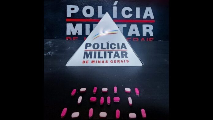 Jovem (de 17 anos) é apreendido conduzindo moto e com 20 comprimidos de ecstasy em Ouro Preto