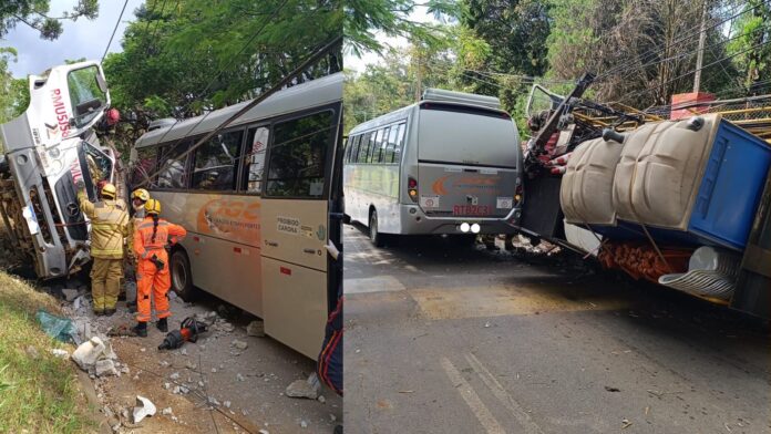 Leite, Ouro Preto: choque de caminhão na traseira de micro-ônibus deixa motorista preso às ferragens  