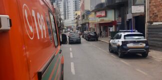 Itabirito: em ronda, GCM se depara com condutor ferido após queda de moto Itabirito: em ronda, GCM se depara com condutor ferido após queda de moto