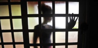 Mariana: em cárcere há dias, sem água e alimento, mulher recebe ajuda quando autor sai para se drogar Mariana: em cárcere há dias, sem água e alimento, mulher recebe ajuda quando autor sai para se drogar