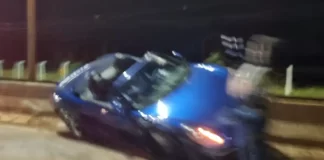 Próximo ao Jardim Canadá, Nova Lima: Porsche e Cruze batem, capotam e complicam trânsito na 040 Próximo ao Jardim Canadá, Nova Lima: Porsche e Cruze batem, capotam e complicam trânsito na BR-040