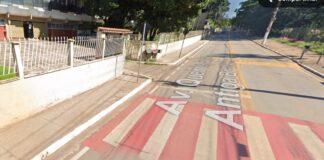 Itabirito: funcionária do Industrial, na faixa de pedestres, é arremessada ao ser atropelada por moto Itabirito: funcionária do Industrial, na faixa de pedestres, é arremessada ao ser atropelada por moto