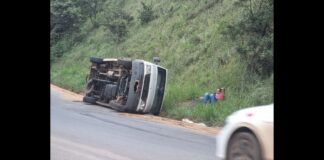 Itabirito, BR-356: motorista perde controle da direção, van tomba na Serra da Santa e derrama óleo na pista Itabirito, BR-356: motorista perde controle da direção, van tomba na Serra da Santa e derrama óleo na pista