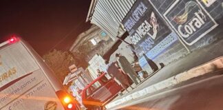 Itabirito: carro bate e derruba parte de muro na Avenida dos Inconfidentes Itabirito: carro bate e derruba parte de muro na Avenida dos Inconfidentes