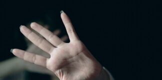 Mariana: bêbado, marido quebra TV, ameaça esposa e sogra e é preso pela Polícia Municipal Mariana: bêbado, marido quebra TV, ameaça esposa e sogra e é preso pela Polícia Municipal