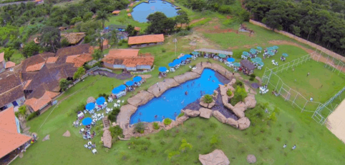 Criança morre ao se afogar em piscina de fazenda aberta ao público, em Itabirito
