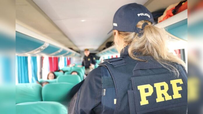 Homem é preso após tocar nos seios de passageira dentro de ônibus na BR-040
