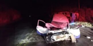 Acidente entre carreta e carro funerário deixa 2 feridos na BR-381 Acidente entre carreta e carro funerário deixa 2 feridos na BR-381