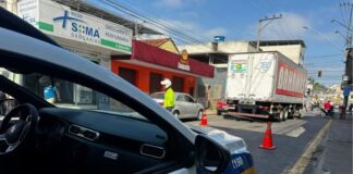 MG: idosa (de 80 anos) atravessa fora da faixa, é atropelada por caminhão e morre MG: idosa (de 80 anos) atravessa fora da faixa, é atropelada por caminhão e morre