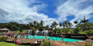 Criança que morreu na piscina da Chaparral (Itabirito) é sepultada; tio dela e dono da fazenda se pronunciam Criança que morreu na piscina da Chaparral (Itabirito) é sepultada; tio dela e dono da fazenda se pronunciam