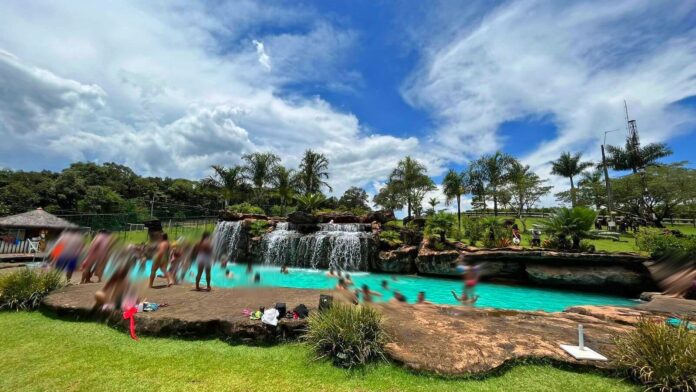 Criança que morreu na piscina da Chaparral (Itabirito) é sepultada; tio dela e dono da fazenda se pronunciam