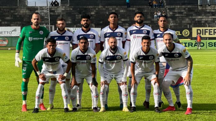 Itabirito sai na frente, mas toma o empate contra o Cascavel pela Série D