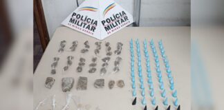 Itabirito: cocaína, crack e maconha são apreendidos na ‘Favelinha do Praia’; olheira do tráfico é presa Itabirito: cocaína, crack e maconha são apreendidos na 'Favelinha do Praia'; olheira do tráfico é presa