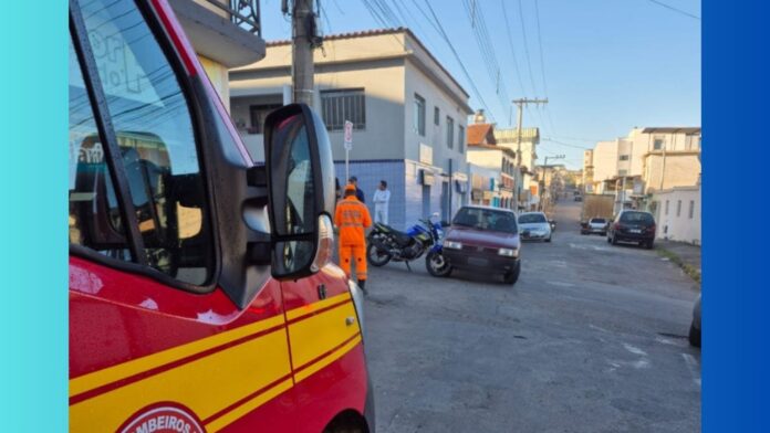 Colisão entre carro e moto deixa mulher ferida em Conselheiro Lafaiete