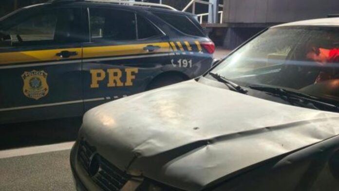 MG: Saveiro furtada há mais de 20 anos é recuperada durante blitz na BR-381