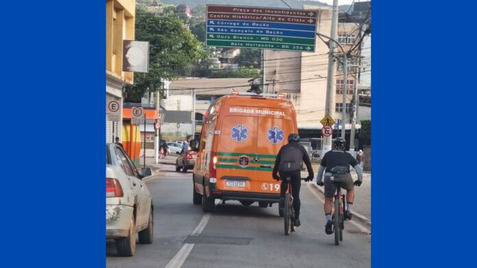Praça do Centenário, Itabirito: com dor no peito, gari que já sofreu infarto é socorrida pela Brigada