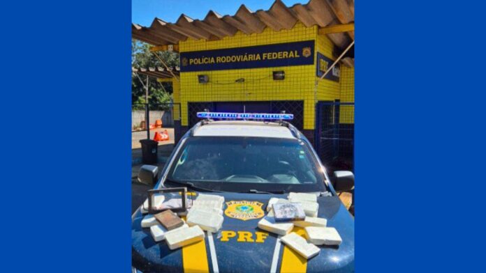 MG, BR-365: em ônibus, homem é preso com R$ 2 milhões em cocaína; ele receberia R$ 4 mil