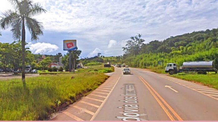 Itabirito, BR-356, perto do Laticínios Ita: acidente entre moto e SUV; 2 feridos, sendo 1 com fratura de fêmur