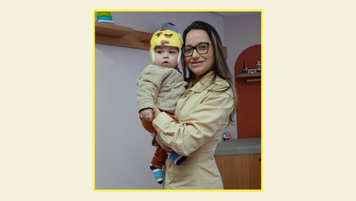 Itabirito: mãe posta foto de seu bebê, com a pediatra, usando órtese conquistada com ajuda de internautas