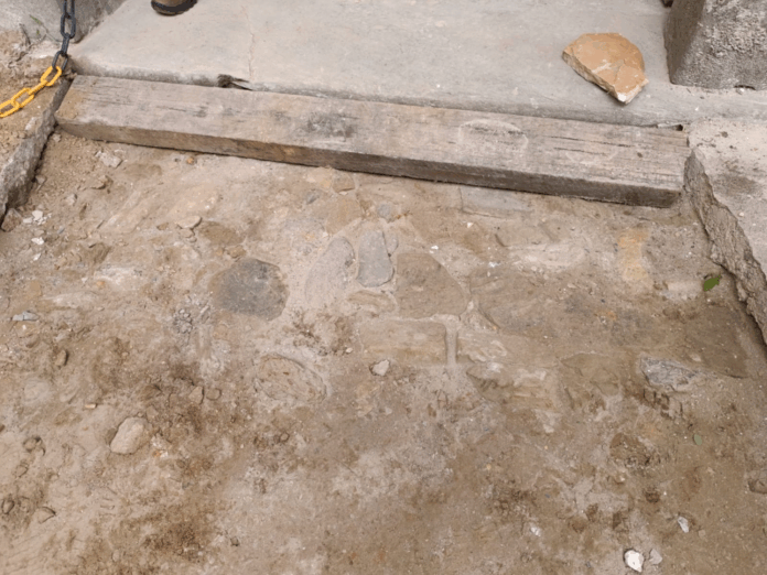 Ouro Preto: arqueólogos descobrem piso original da Igreja Bom Jesus de Matozinhos, São Miguel e Almas