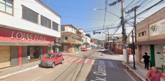 Senhor de 60 anos é atropelado por moto no Centro de Itabirito; condutor foge sem prestar socorro Senhor de 60 anos é atropelado por moto no Centro de Itabirito, e condutor foge sem prestar socorro