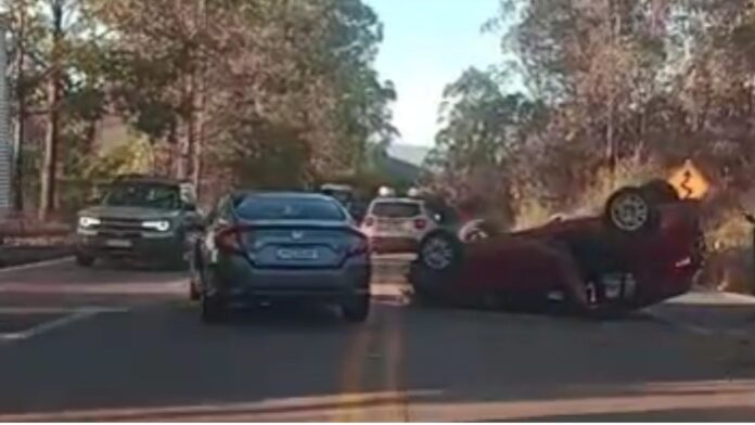 Itabirito, BR-356: motorista perde o controle da direção e capota carro na Serra da Santa