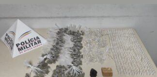 464 pinos de cocaína, 281 buchas de maconha, 234 pedras e 1 barra de crack são apreendidos em Itabirito 464 pinos de cocaína, 281 buchas de maconha, 234 pedras e 1 barra de crack são apreendidos em Itabirito