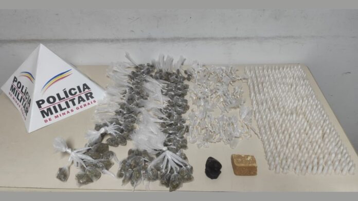 464 pinos de cocaína, 281 buchas de maconha, 234 pedras e 1 barra de crack são apreendidos em Itabirito