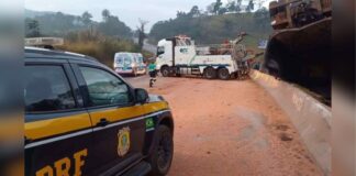 BR-040: em Congonhas, carreta tomba e motorista morre BR-040: motorista morre após carreta tombar em Congonhas