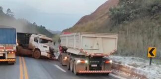 Ribeirão do Eixo, BR-040, Itabirito: acidente violento envolve carretas e carro, próximo à ‘Curva da Celinha’ Ribeirão do Eixo, BR-040, Itabirito: acidente violento envolve carretas e carro, próximo à 'Curva da Celinha'