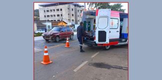 No início de dia com muitas ocorrências, moto e carro se envolvem em acidente em frente ao Epa No início de dia com muitas ocorrências, moto e carro se envolvem em acidente em frente ao Epa
