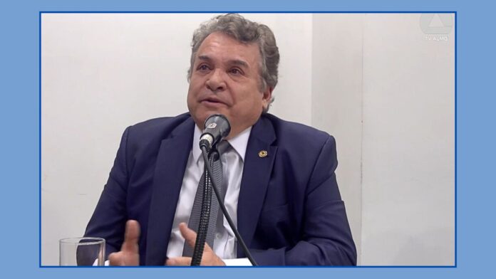 Alencar da Silveira, com voz embargada, praticamente se despede da vida de deputado estadual