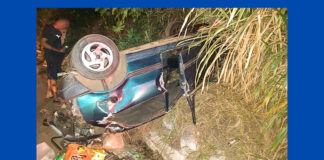 BR-356, Itabirito: após tentativa de fazer carro pegar no tranco, Uno (com mãe e 2 filhos) cai de barranco BR-356, Itabirito: após tentativa de fazer carro pegar no tranco, Uno (com mãe e 2 filhos) cai de barranco