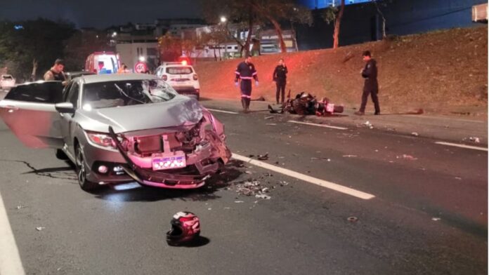 MG: motociclista é arremessada 15 metros e morre ao ser atingida por carro, na contramão, na BR-381