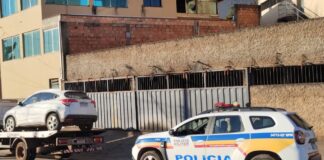 Roubado em BH, carro ‘chama atenção em Itabirito’ e é recuperado pela PM Roubado em BH, carro 'chama atenção em Itabirito' e é recuperado pela PM